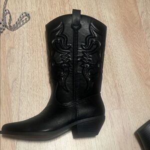 Black cowboy boots
